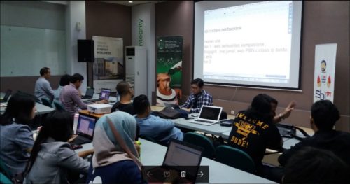 Seminar Workshop Internet Marketing SB1M di Cirebon