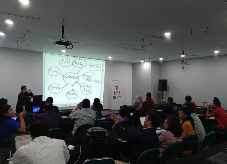 Pelatihan Digital Marketing Terfavorit Terlengkap di Surabaya